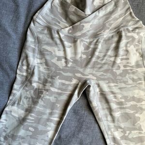 ALPHALETE leggings. Great condition. Didn’t like V fit on front. Super cute!